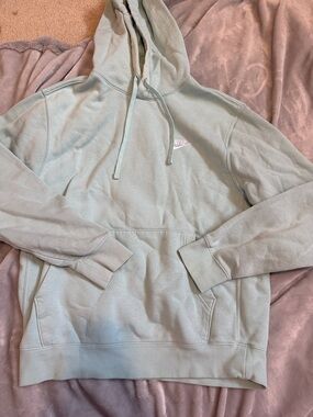 Nike Men’s Light Blue Crewneck Hoodie with Small Logo